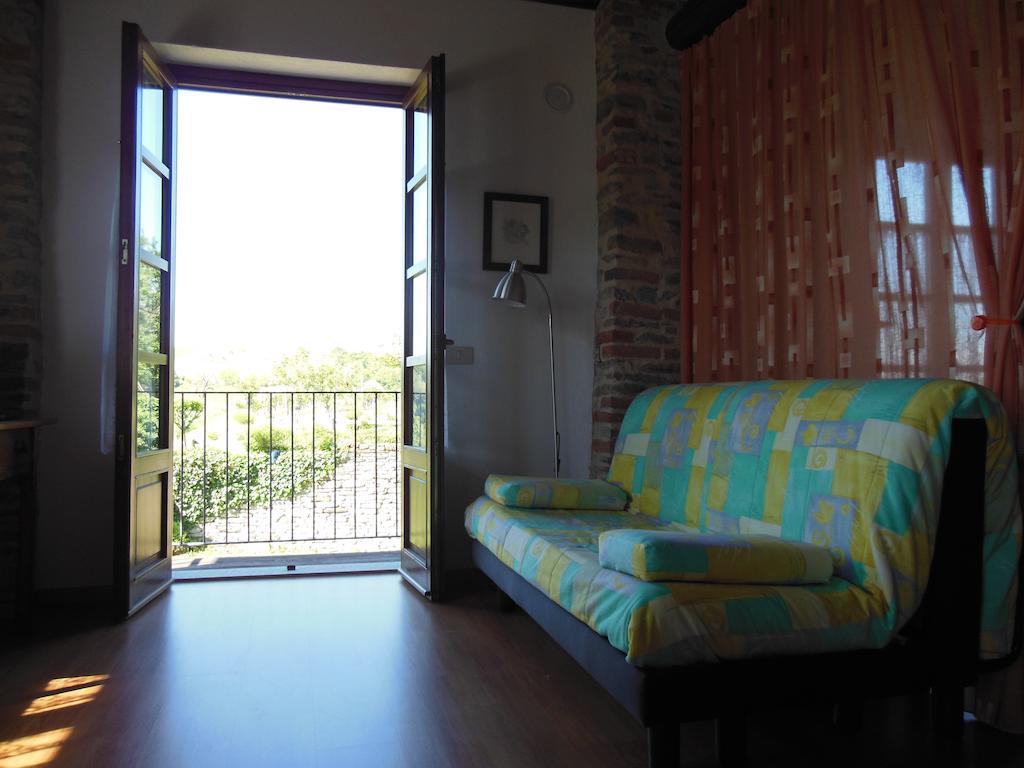 Agriturismo Affittacamere Barbarossa Доляни Стая снимка