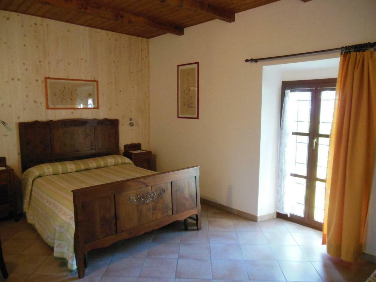 Agriturismo Affittacamere Barbarossa Доляни Стая снимка
